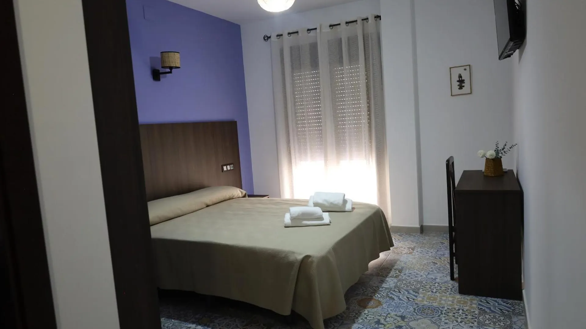 Guest house Hospedium Dlj Hostal La Paz Marmolejo Parking Gratis