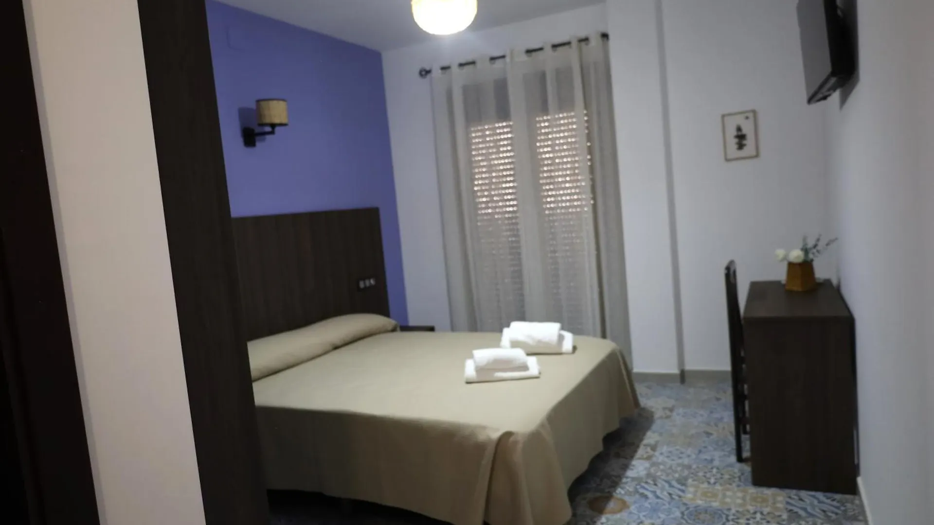 Guest house Hospedium Dlj Hostal La Paz Marmolejo Parking Gratis