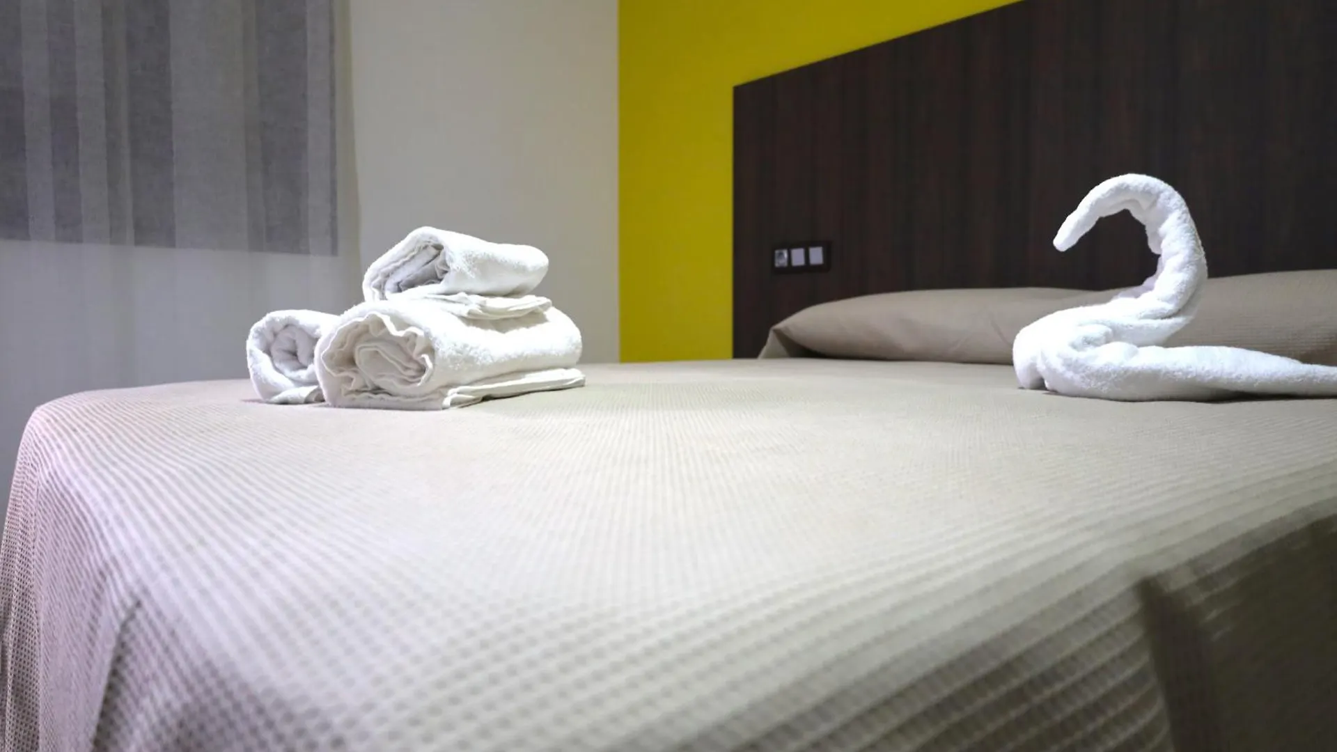 Guest house Hospedium Dlj Hostal La Paz Marmolejo Parking Gratis